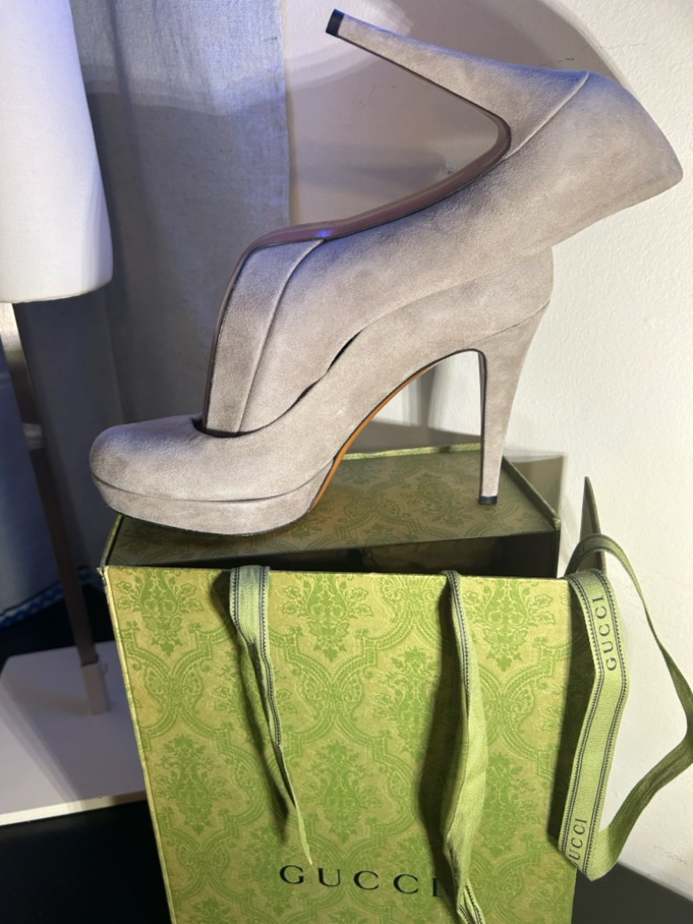 Gucci Women's Suede Taupe / Gray Suede Round-Toe Pumps w Gucci Box/Ribbon&Tissue - Picture 3 of 10